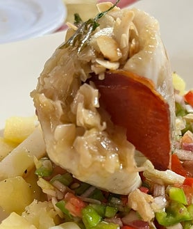 Imagen secundaria 2 - Platos de los diferentes menú elaborados por los alumnos de la escuela gaditana