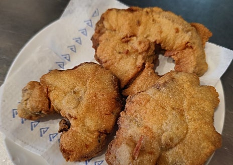 Imagen secundaria 1 - Algunas de las opciones para comer en el Bar Stop de Cádiz capital