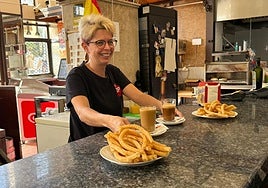 Domingo de churros en el Bar Stop: el ritual gaditano que une a todas las generaciones