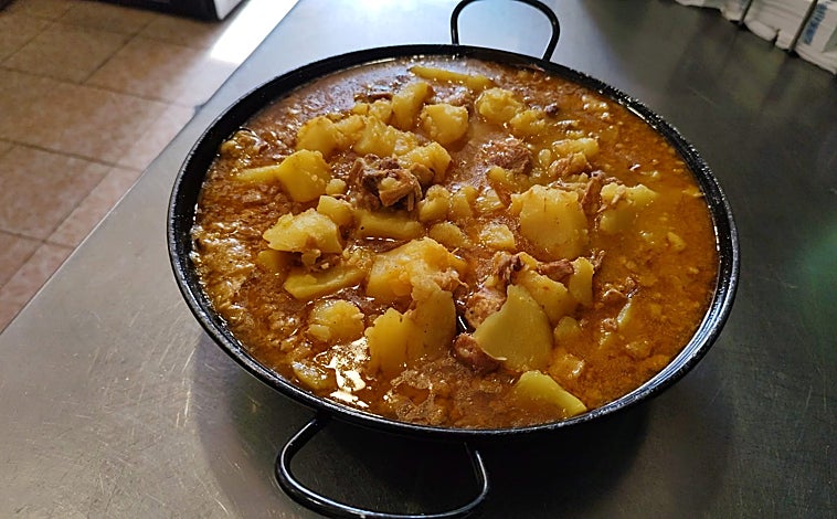 Imagen principal - Algunas de las opciones para comer en el Bar Stop de Cádiz capital