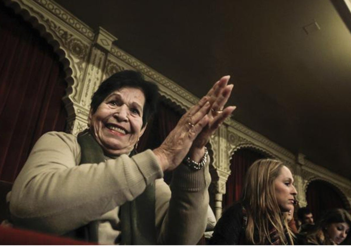 María la Hierbabuena en el Falla