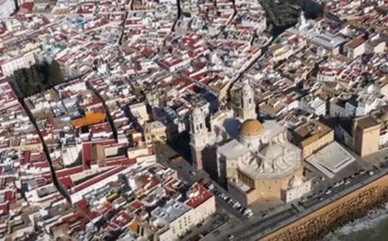 Imagen principal - La catedral de Cádiz, desde el aire