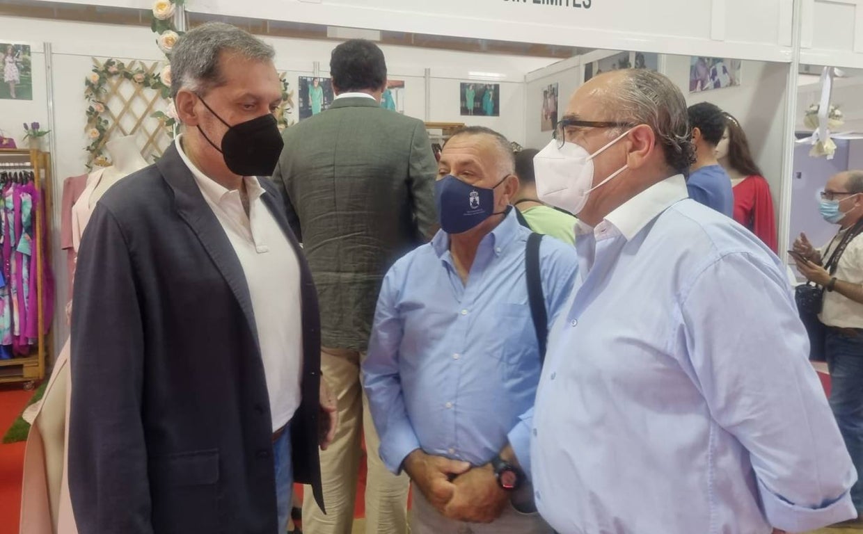 Javier Porrúa, Juan Ponce y Manuel Lobato, durante una feria en el Palacio de Exposiciones de Sanlúcar