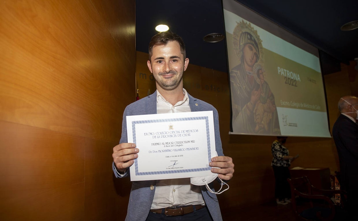 Un nefrólogo del Hospital Puerta del Mar recibe el premio al mejor currículum MIR de la provincia