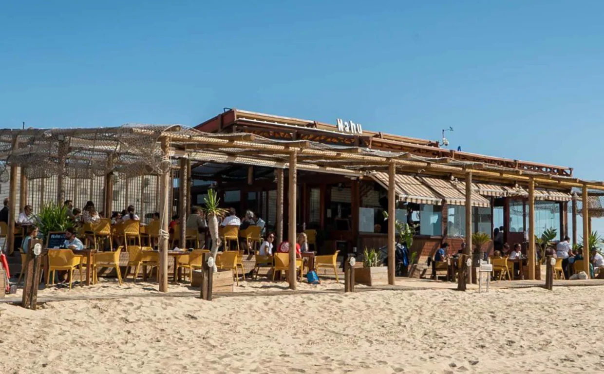 Nahu Beach, chiringuito situado en la Playa de Cortadura de Cádiz.