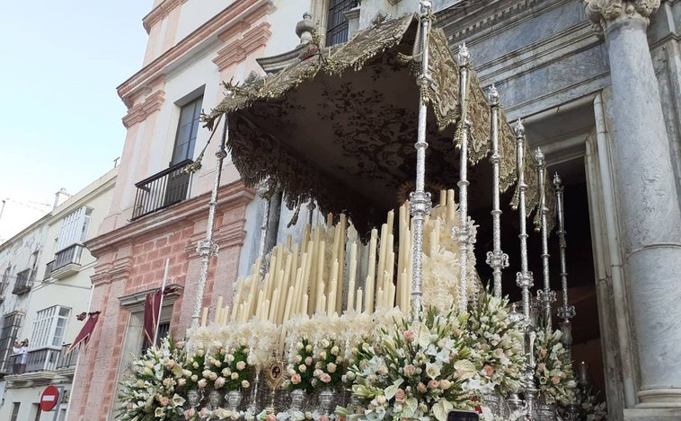 La Virgen del Carmen procesiona por las calles de Cádiz