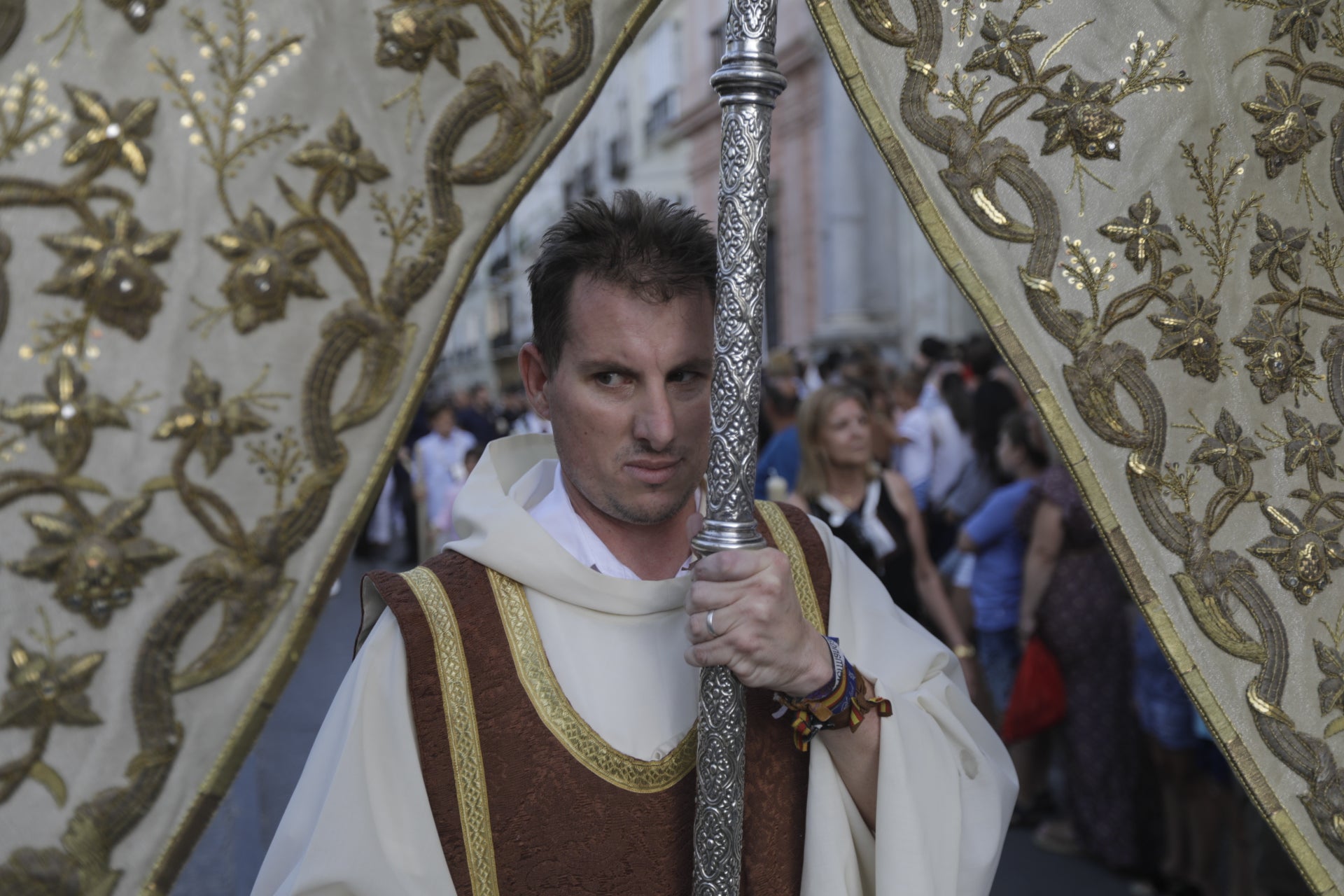 En imágenes: Así ha sido el reencuentro de la Virgen del Carmen con los gaditanos