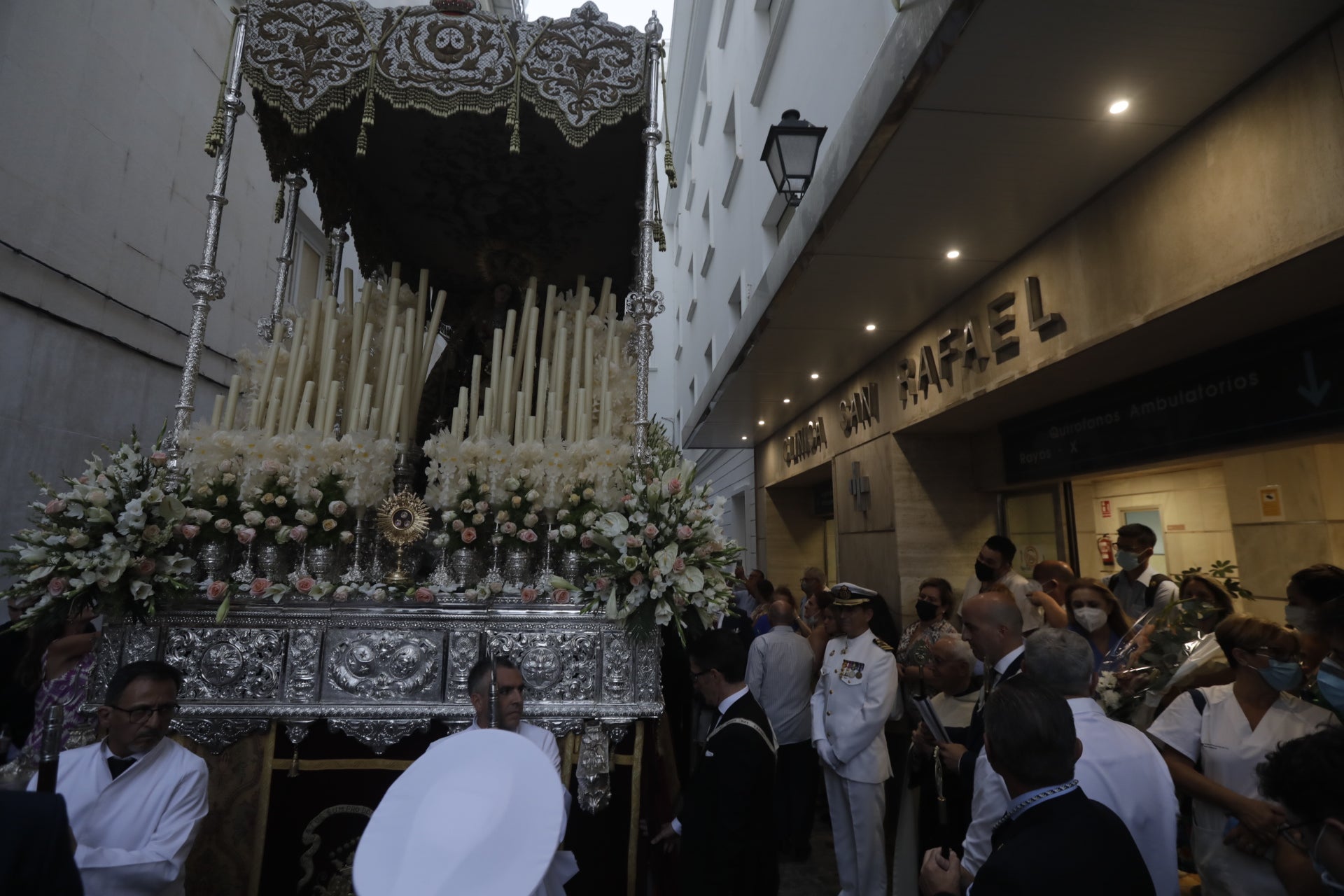 En imágenes: Así ha sido el reencuentro de la Virgen del Carmen con los gaditanos