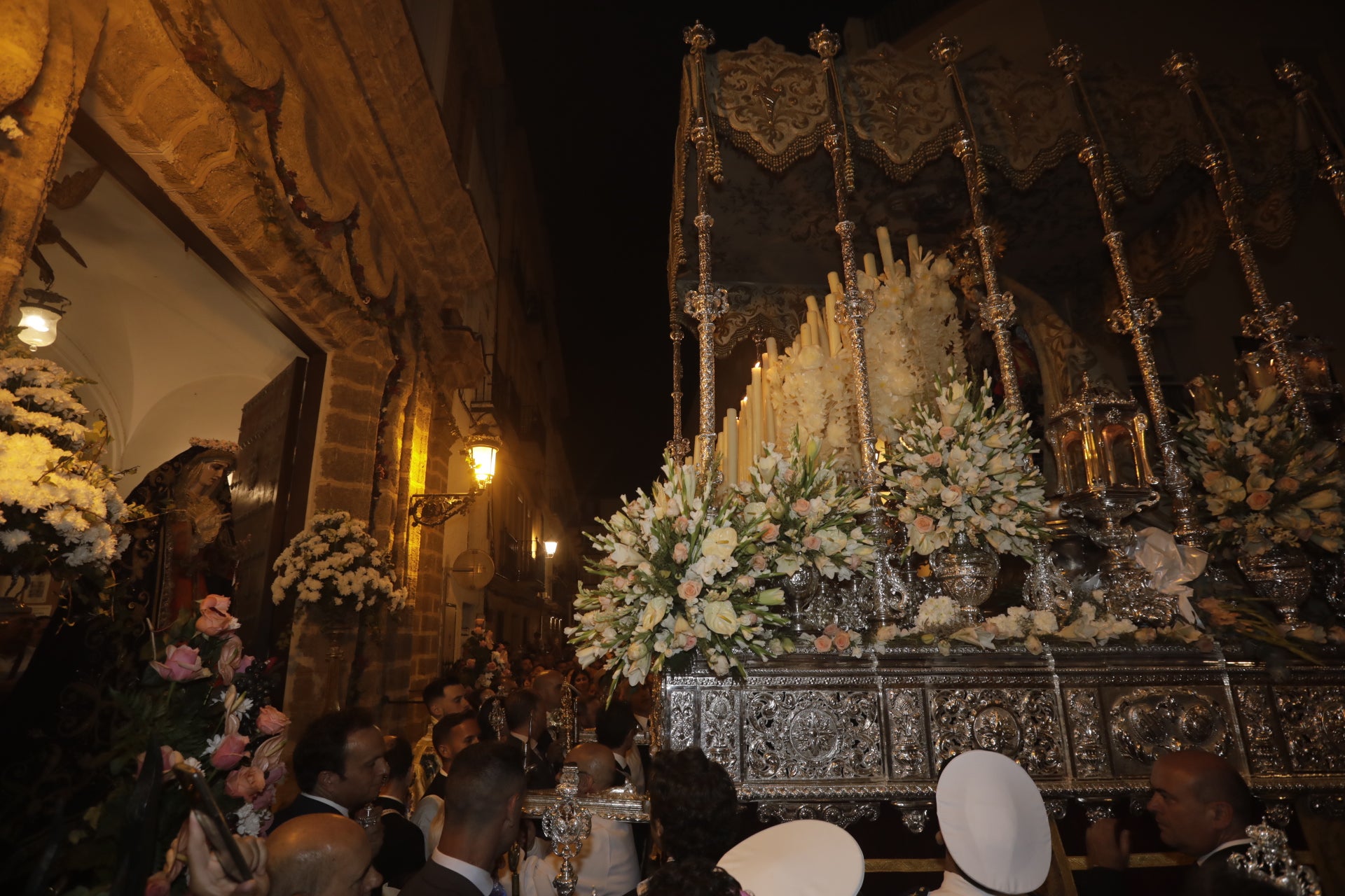 En imágenes: Así ha sido el reencuentro de la Virgen del Carmen con los gaditanos