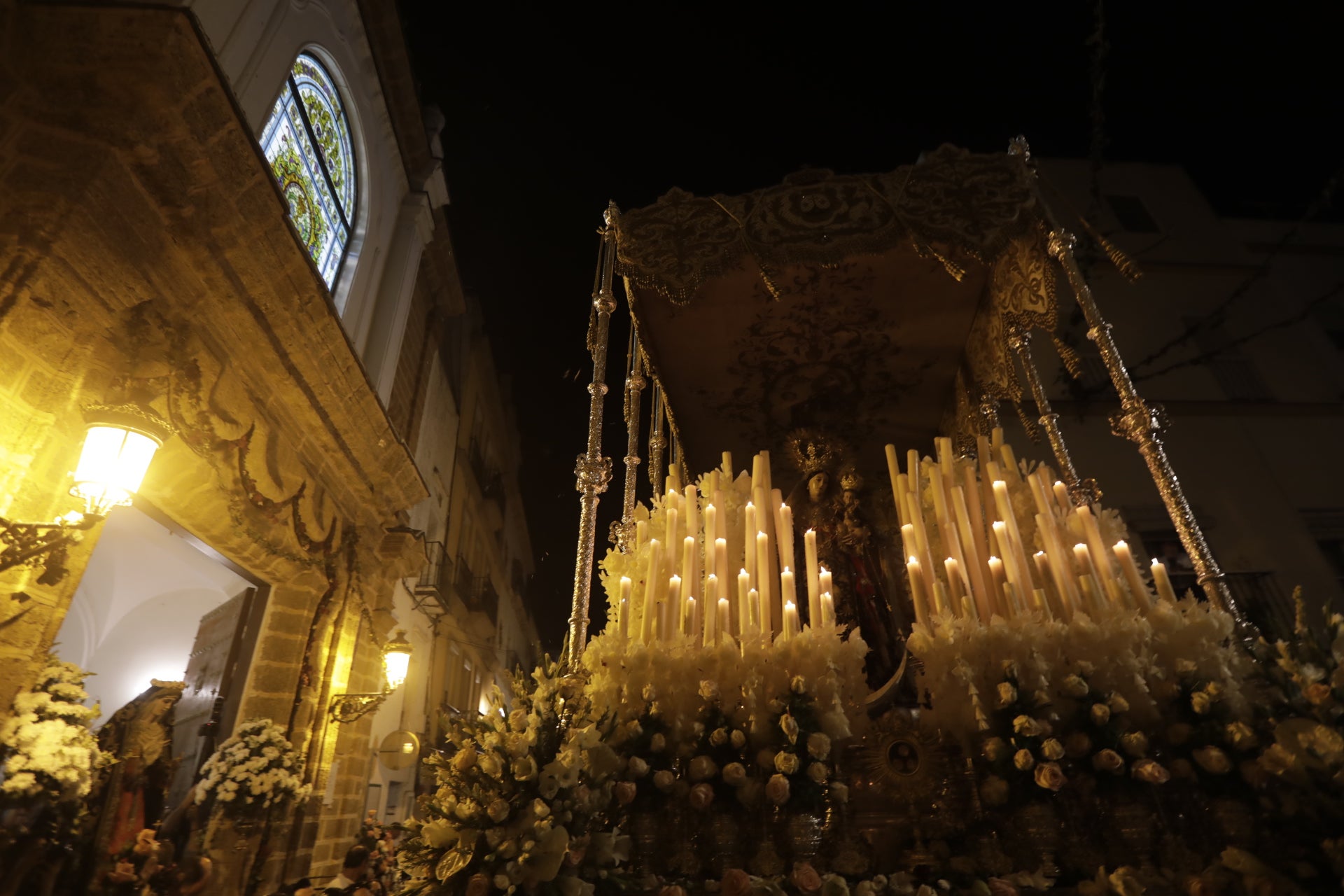 En imágenes: Así ha sido el reencuentro de la Virgen del Carmen con los gaditanos