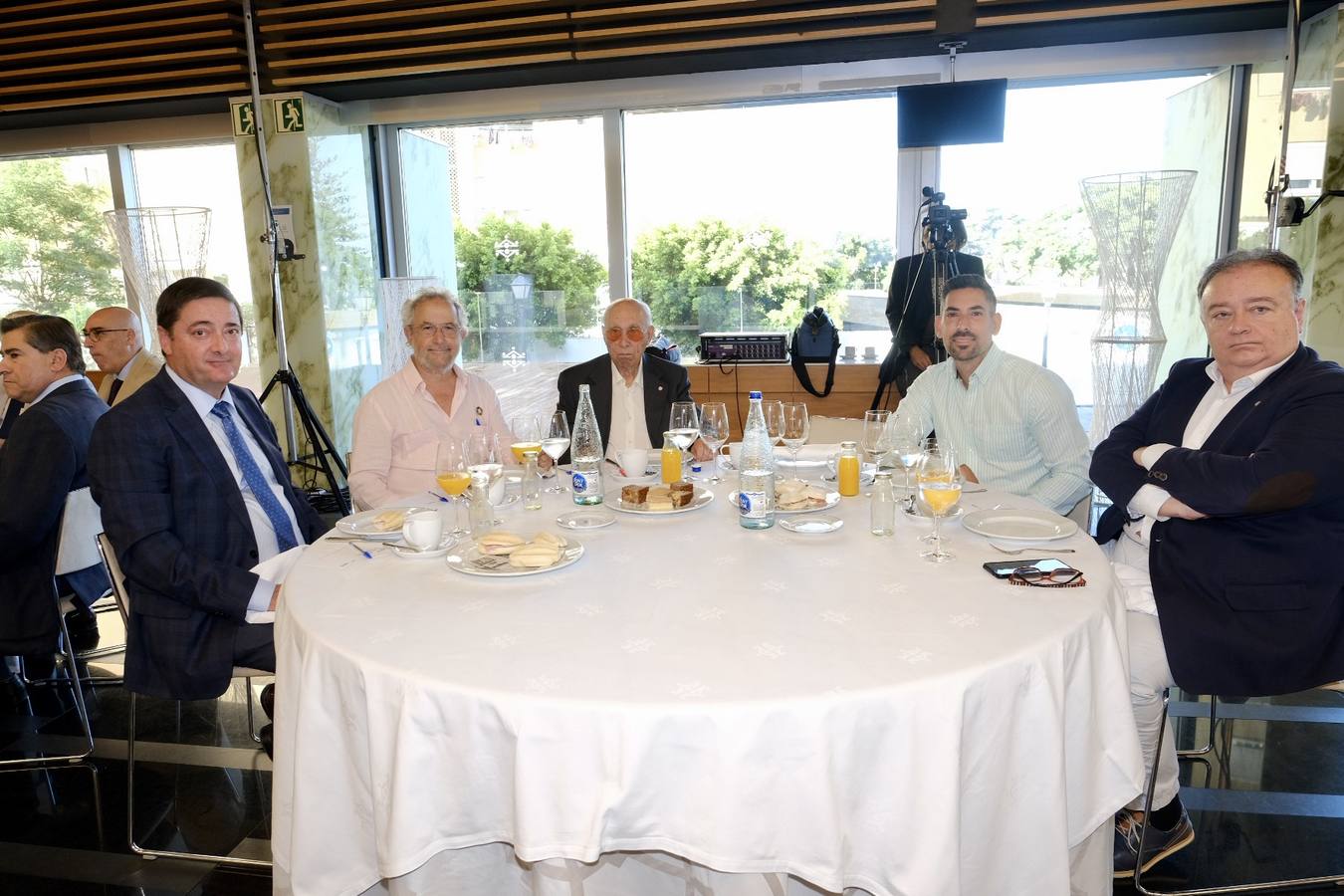 Fotos: Ambiente en la Mirada Económica de ABC y La Voz con Marta Crespo