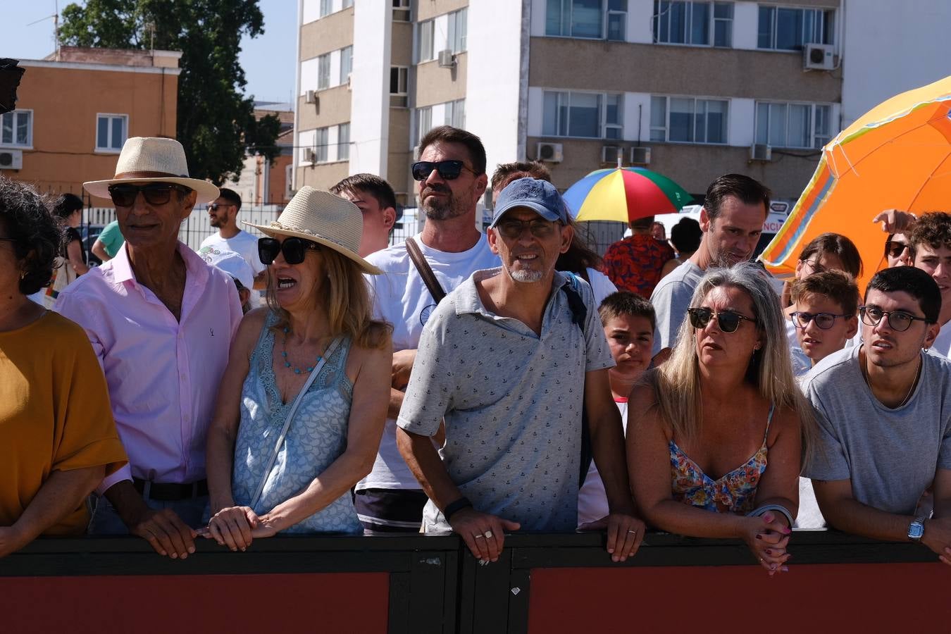 Caluroso reencuentro de Cádiz con el buque Juan Sebastián de Elcano