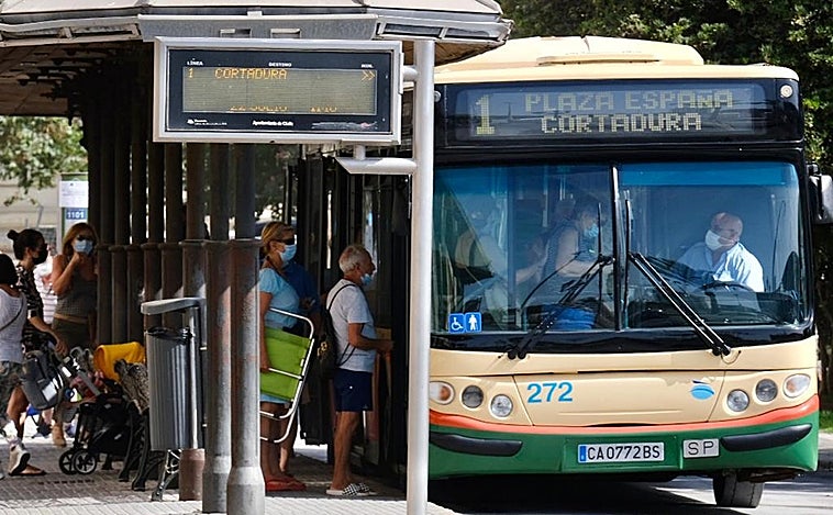 Colarse en el autobús de Cádiz sale gratis