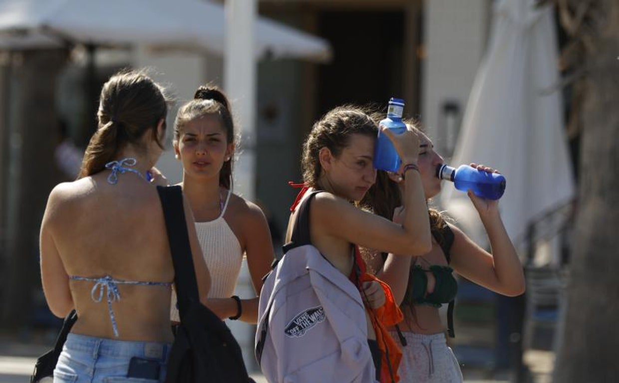 Cádiz no esquiva la ola de calor pero sí los fallecidos por las altas temperaturas