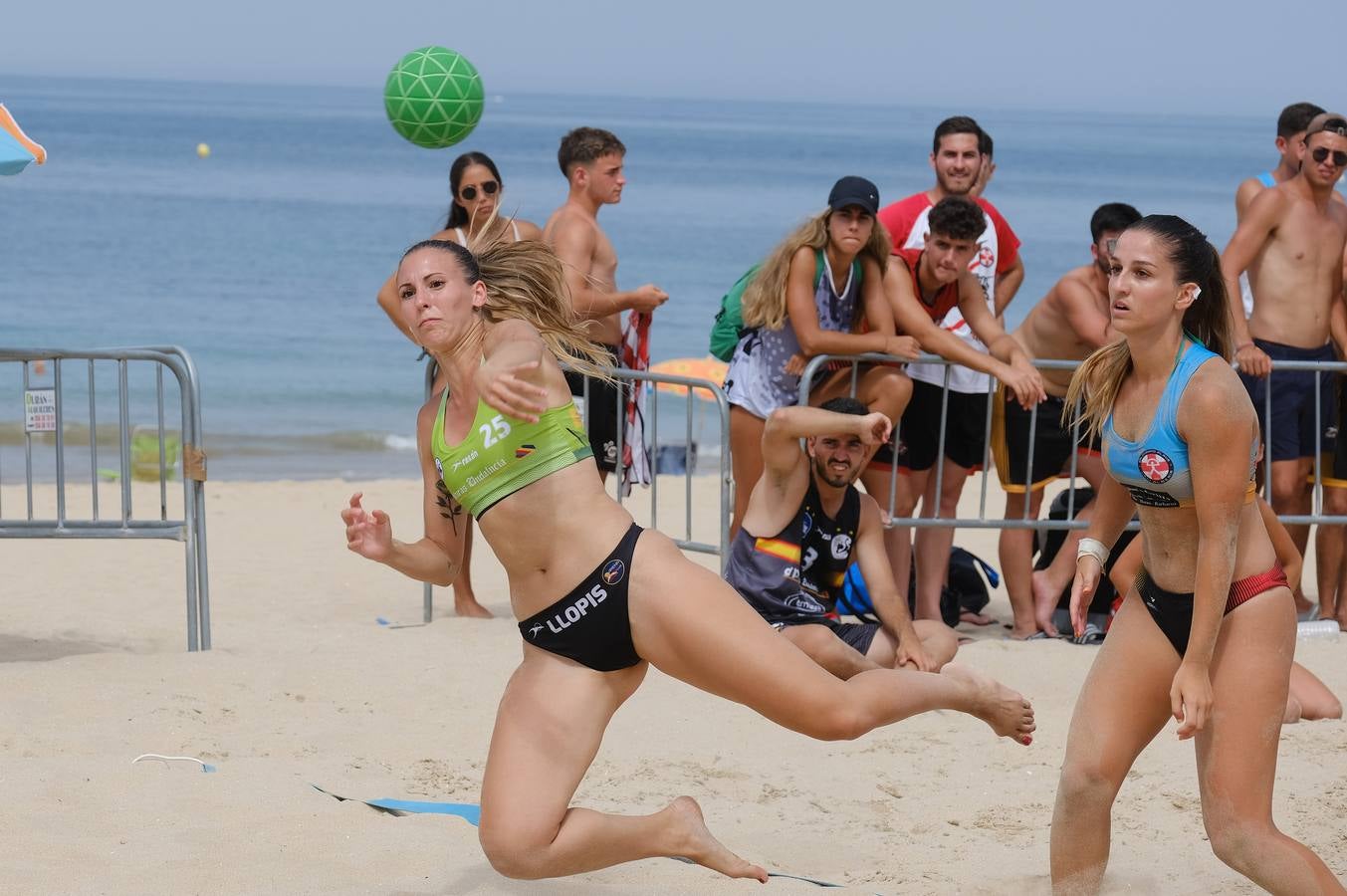 Cádiz acoge el Campeonato de Andalucía de Balonmano Playa