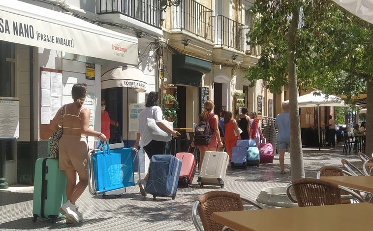 Cádiz ingresaría dos millones de euros al año con una tasa turística