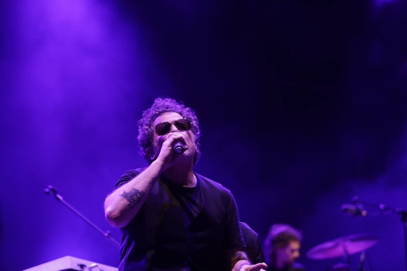 Numeroso público acudió este viernes al concierto de Andrés Calamaro en Chiclana