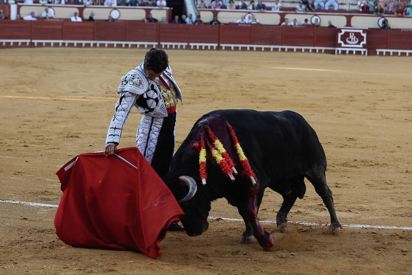 Las imágenes de la corrida de Morante de la Puebla, El Juli y Daniel Luque en El Puerto