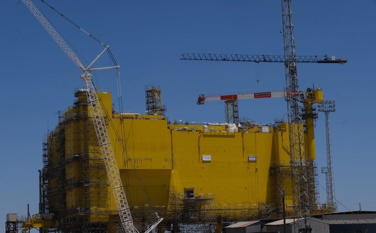 Se va un coloso de Cádiz y vienen hasta tres