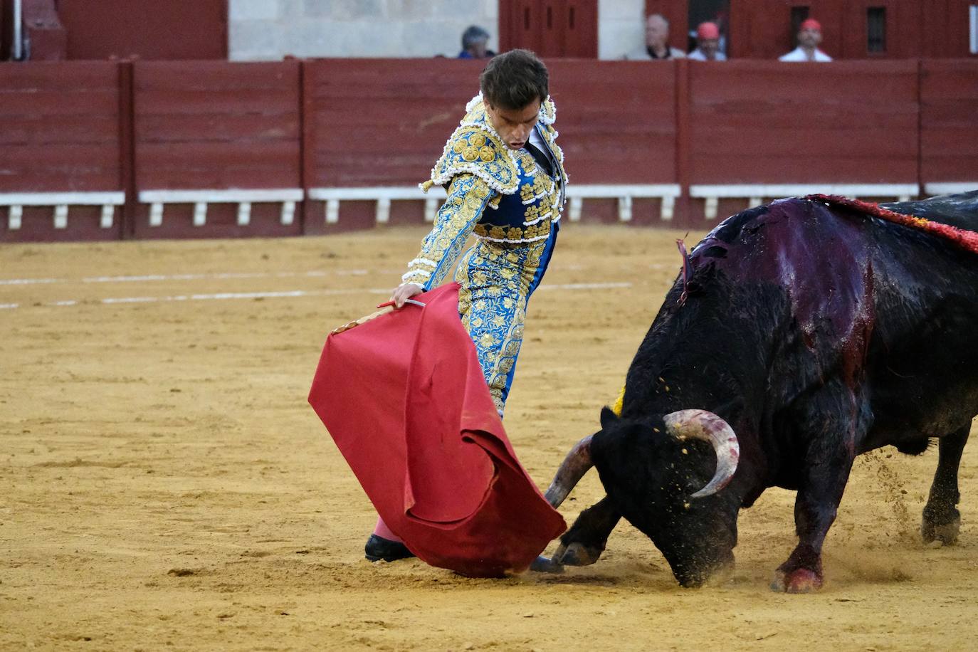 Escribano y Morilla triunfan en la interesante corrida torista de El Puerto