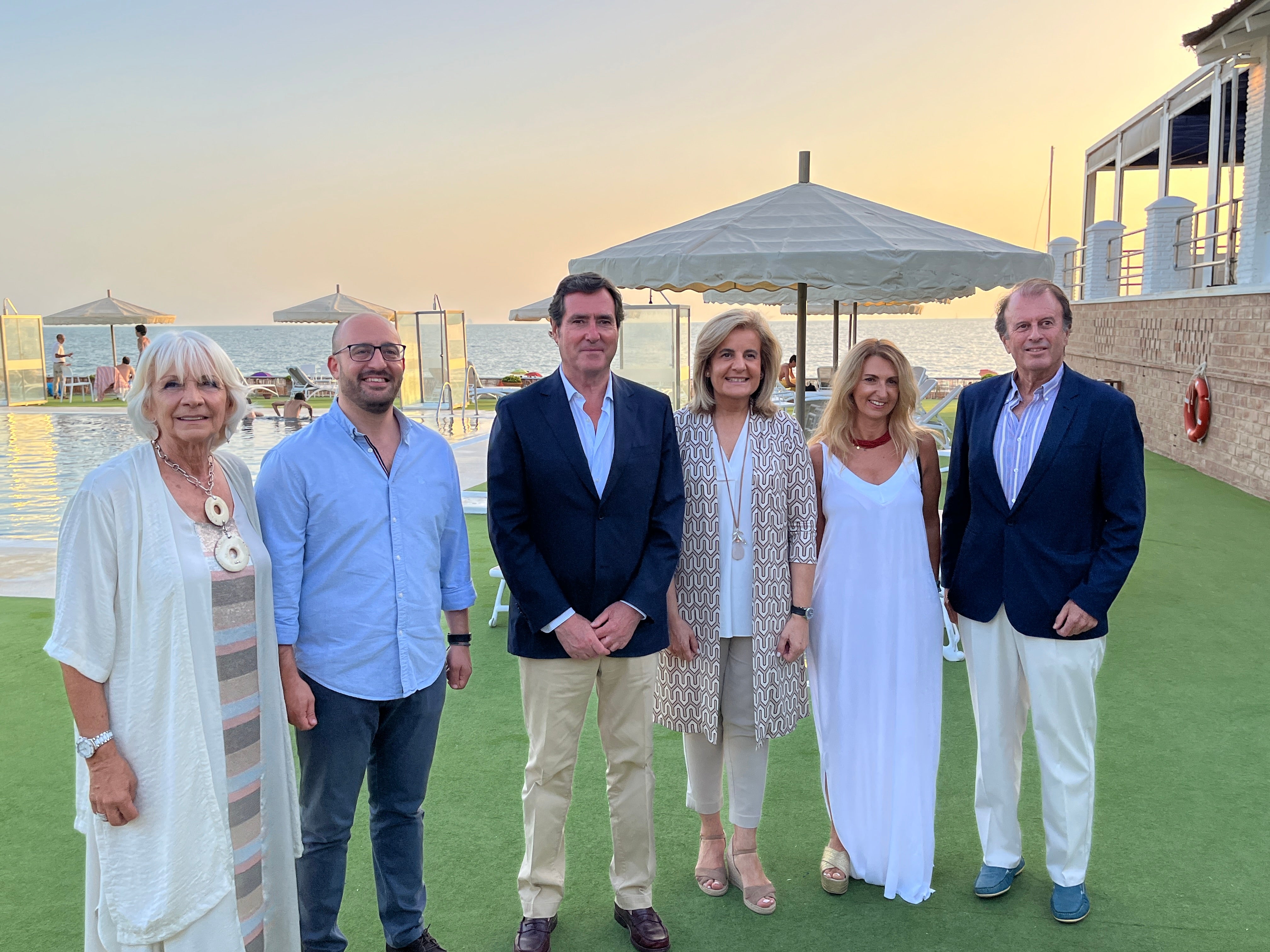 Teófila Martínez, Germán Beardo, Antonio Garamendi, Fátima Báñez, Laura Seco e Ignacio Osborne