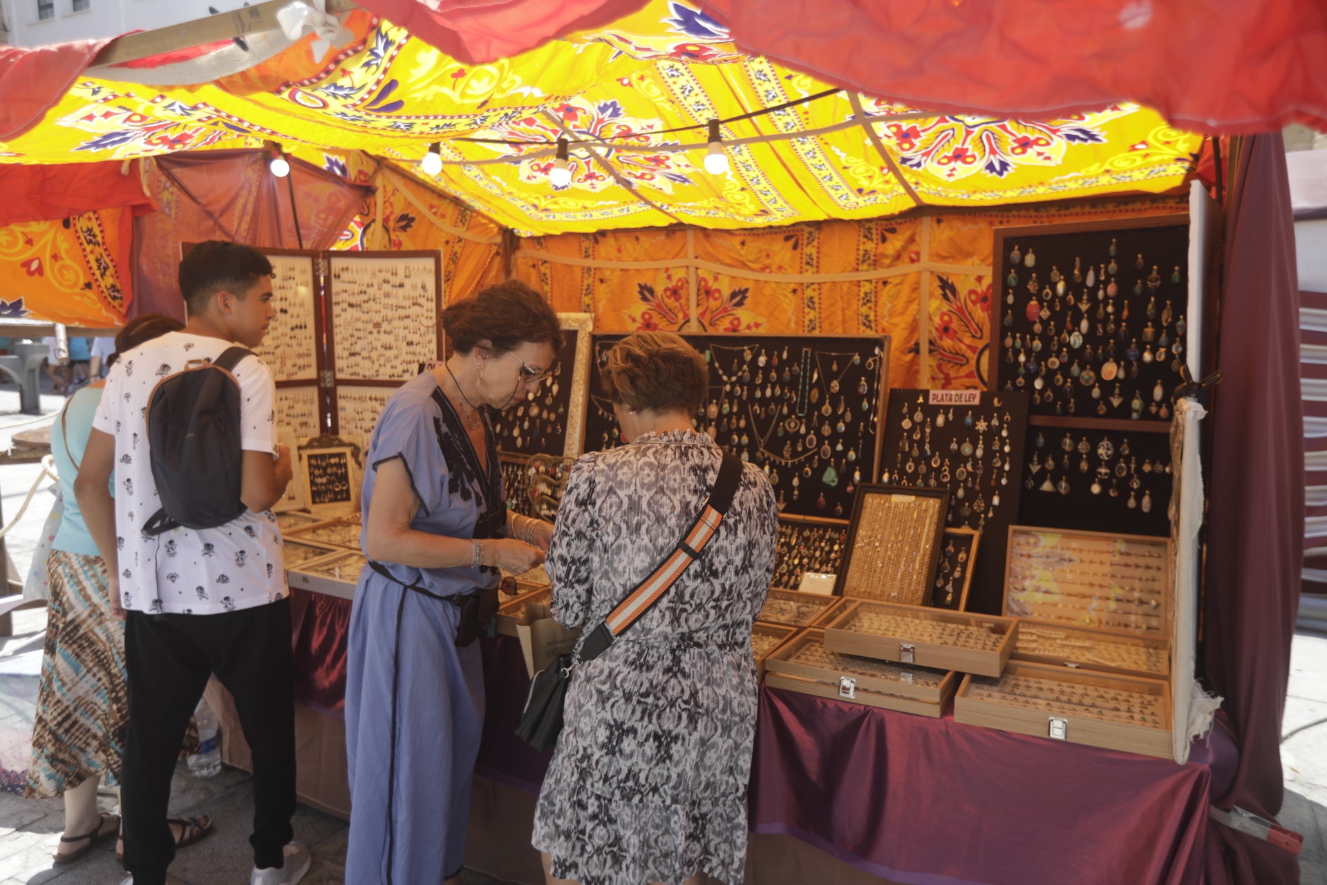 Fotos: el Mercado Andalusí llena Cádiz de color, sabor y olor