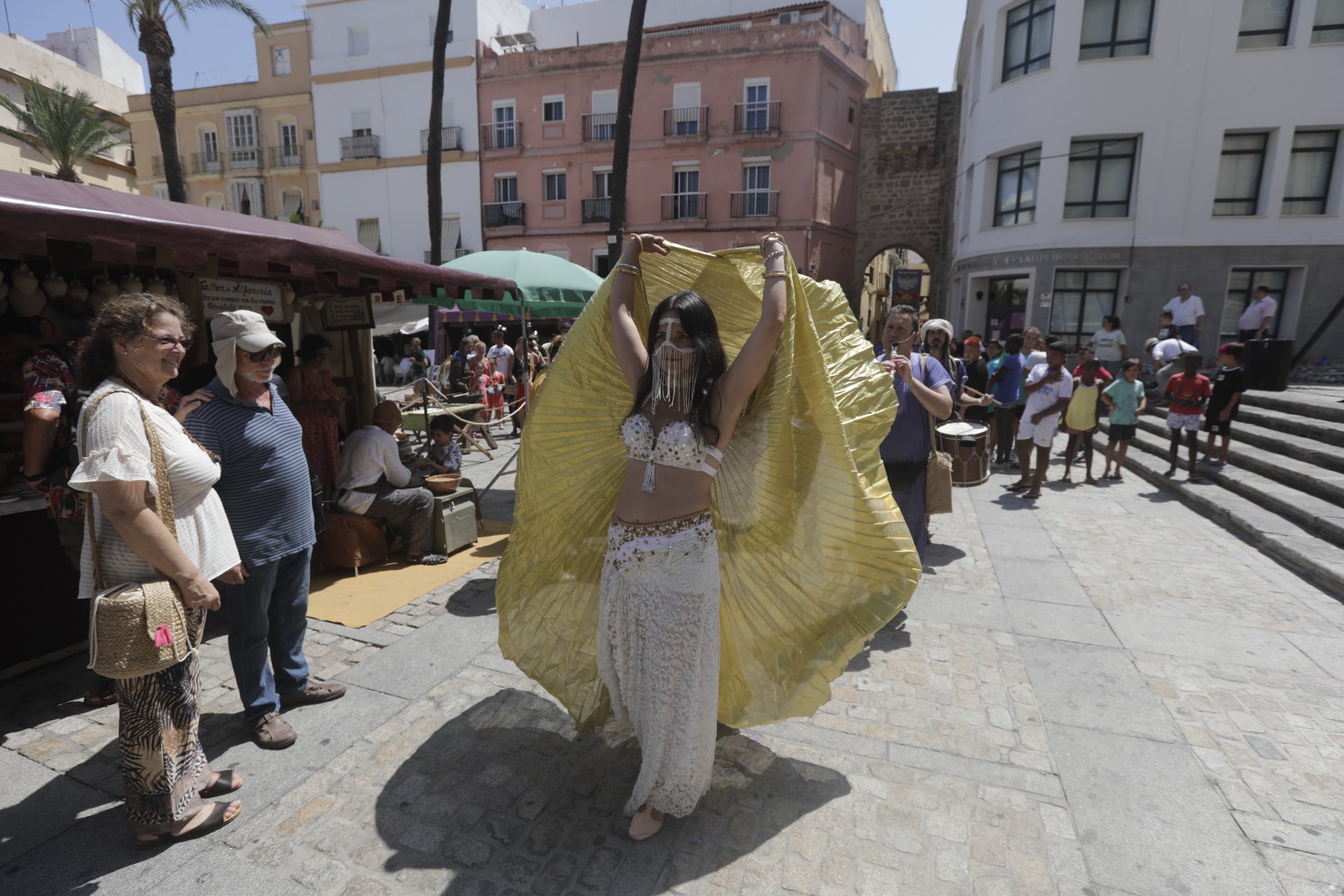 Fotos: el Mercado Andalusí llena Cádiz de color, sabor y olor