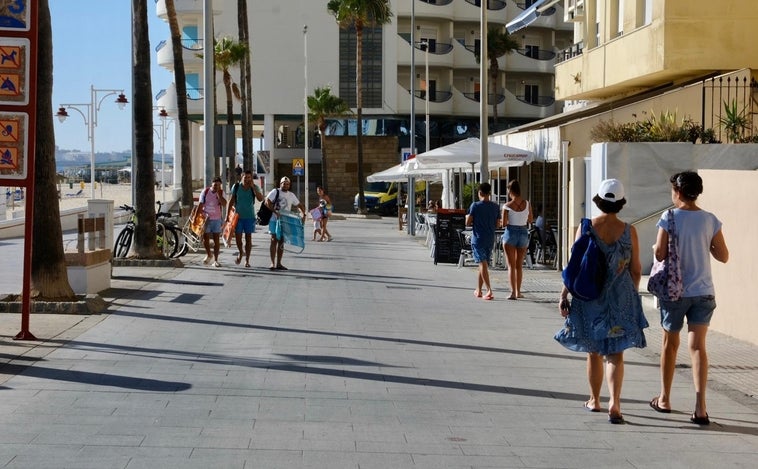 El Ayuntamiento ultima la instalación de cámaras en el Paseo Marítimo y en el Mercado