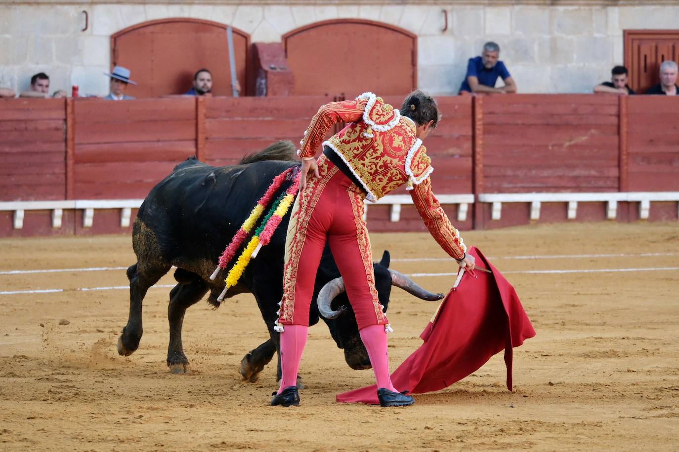 Escribano y Morilla triunfan en la interesante corrida torista de El Puerto