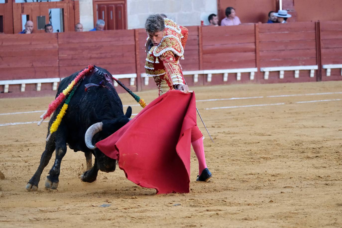 Escribano y Morilla triunfan en la interesante corrida torista de El Puerto