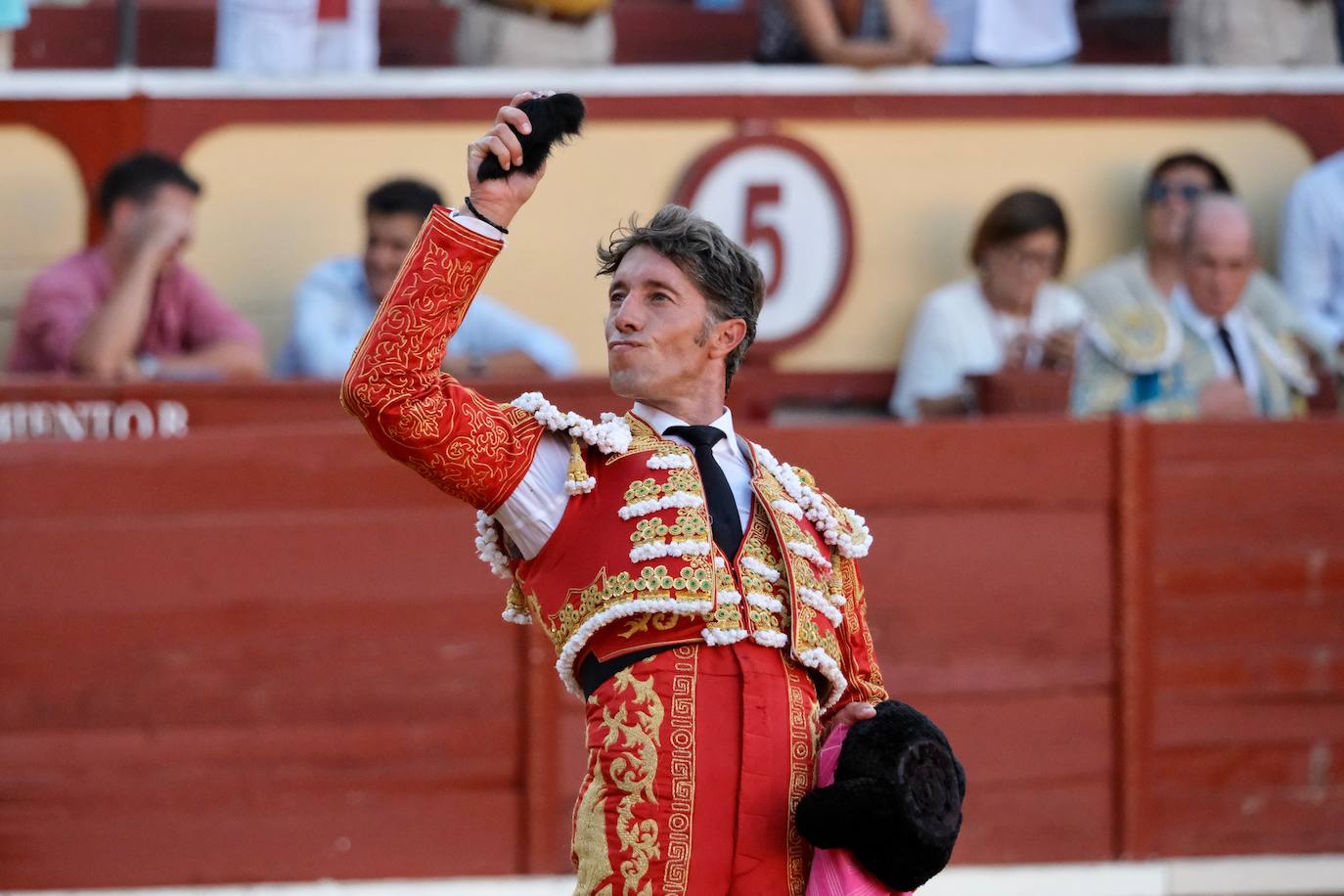 Escribano y Morilla triunfan en la interesante corrida torista de El Puerto