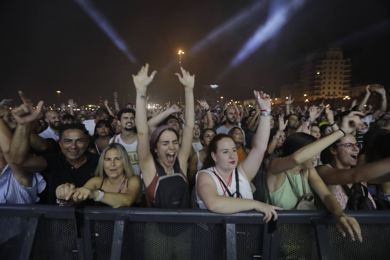 Búscate en la galería de imágenes del concierto de Izal en Cádiz