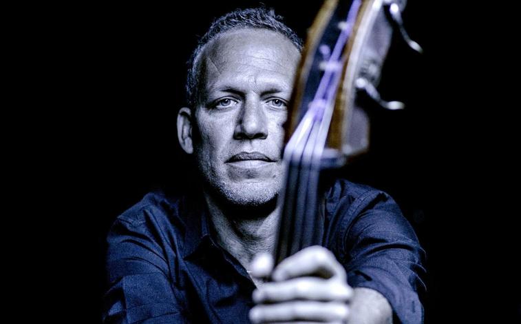 El contrabajista Avishai Cohen abre las Royal Hideaway Sessions en su única actuación en España