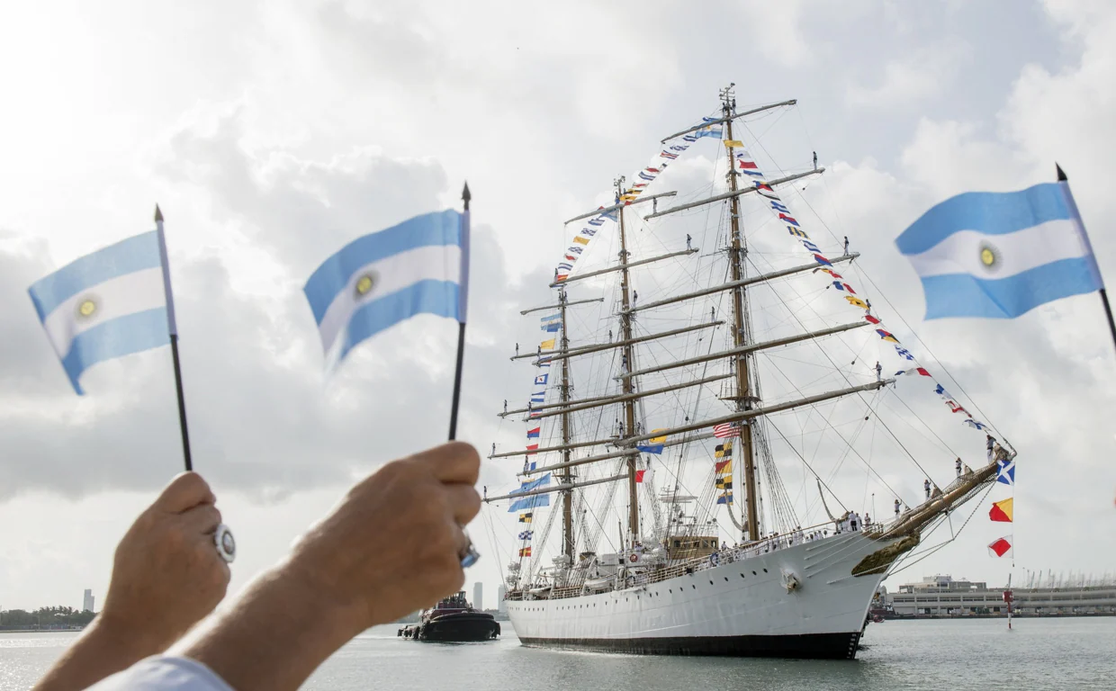 La fragata Libertad, buque escuela de Argentina, llega a Cádiz ¿Cuándo se puede visitar?