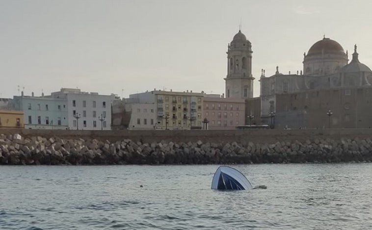 El barco cargado de droga se va a pique frente al Campo del Sur