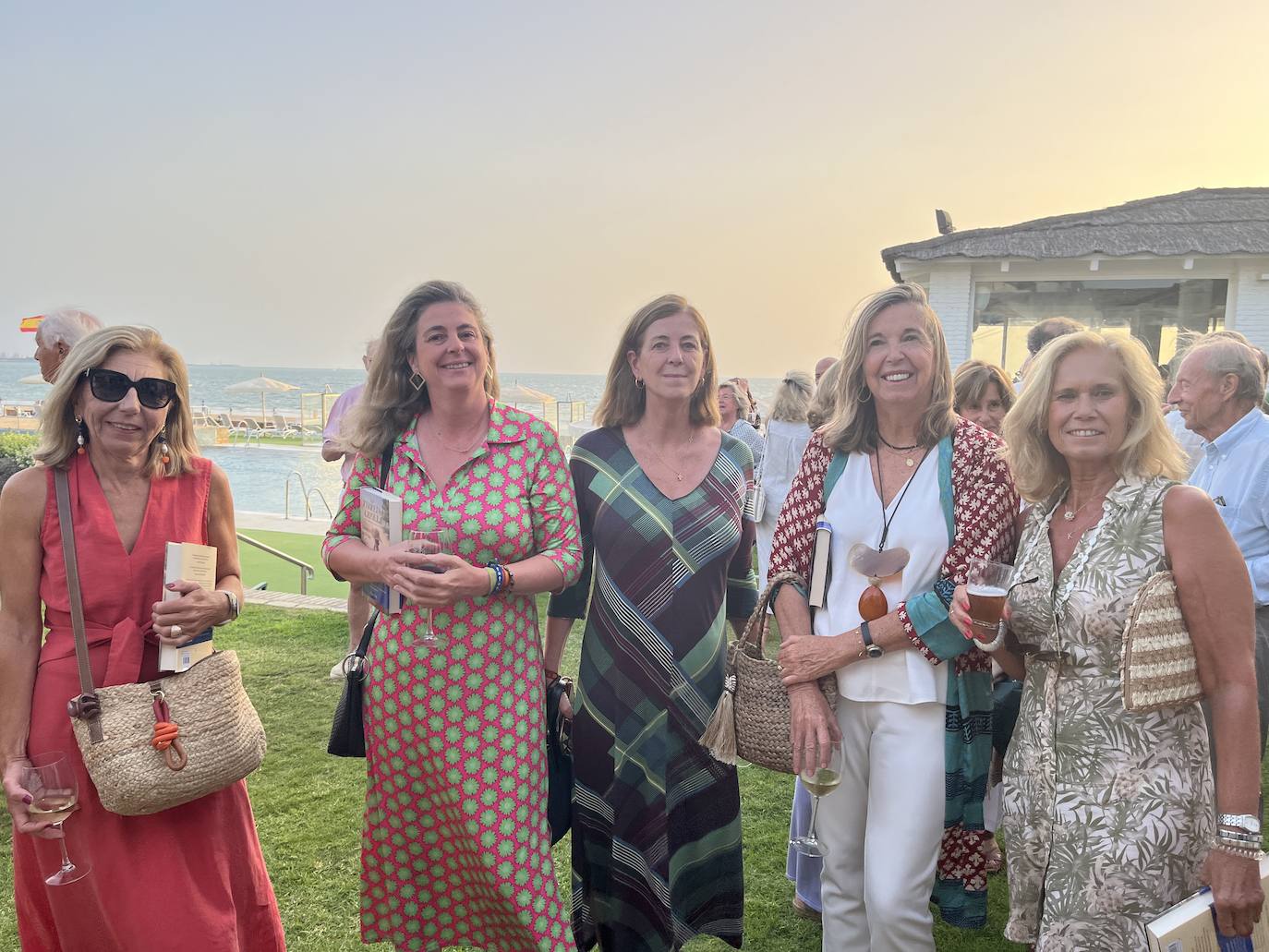 Isabel Casado, Patricia Poole, Belén Poole, Myriam Poole y Kolman Aceña