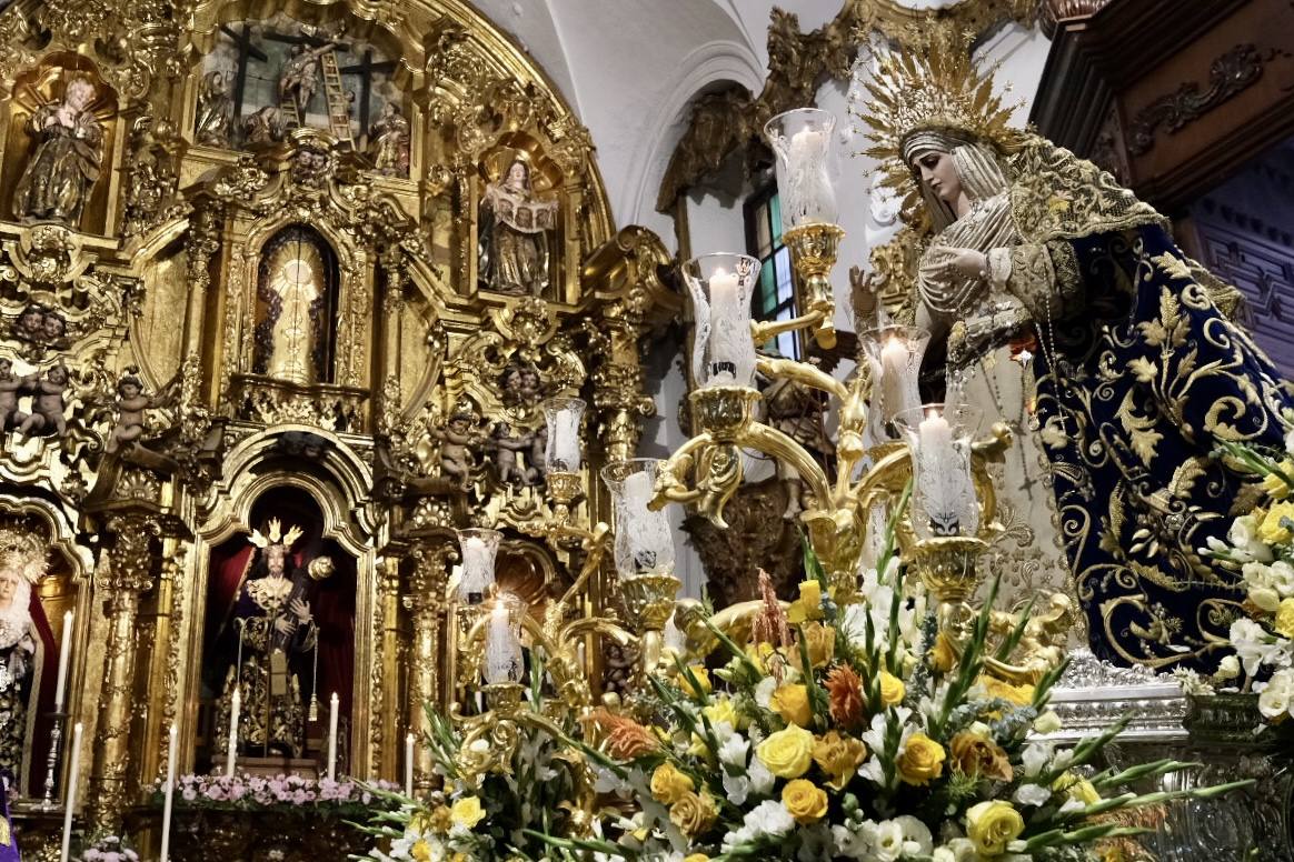 La Virgen de las Penas, en el barrio de Santa María antes de ir a Catedral para su coronación