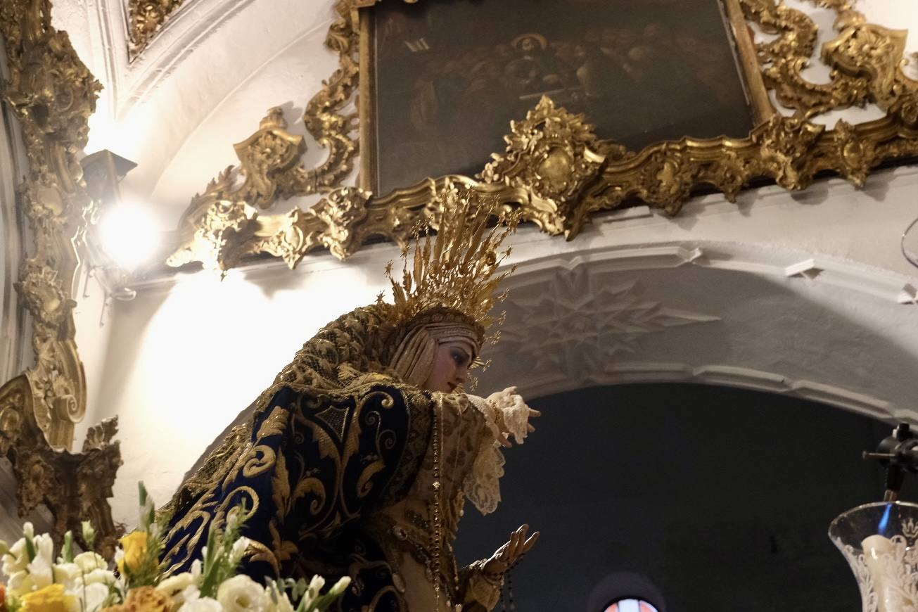 La Virgen de las Penas, en el barrio de Santa María antes de ir a Catedral para su coronación