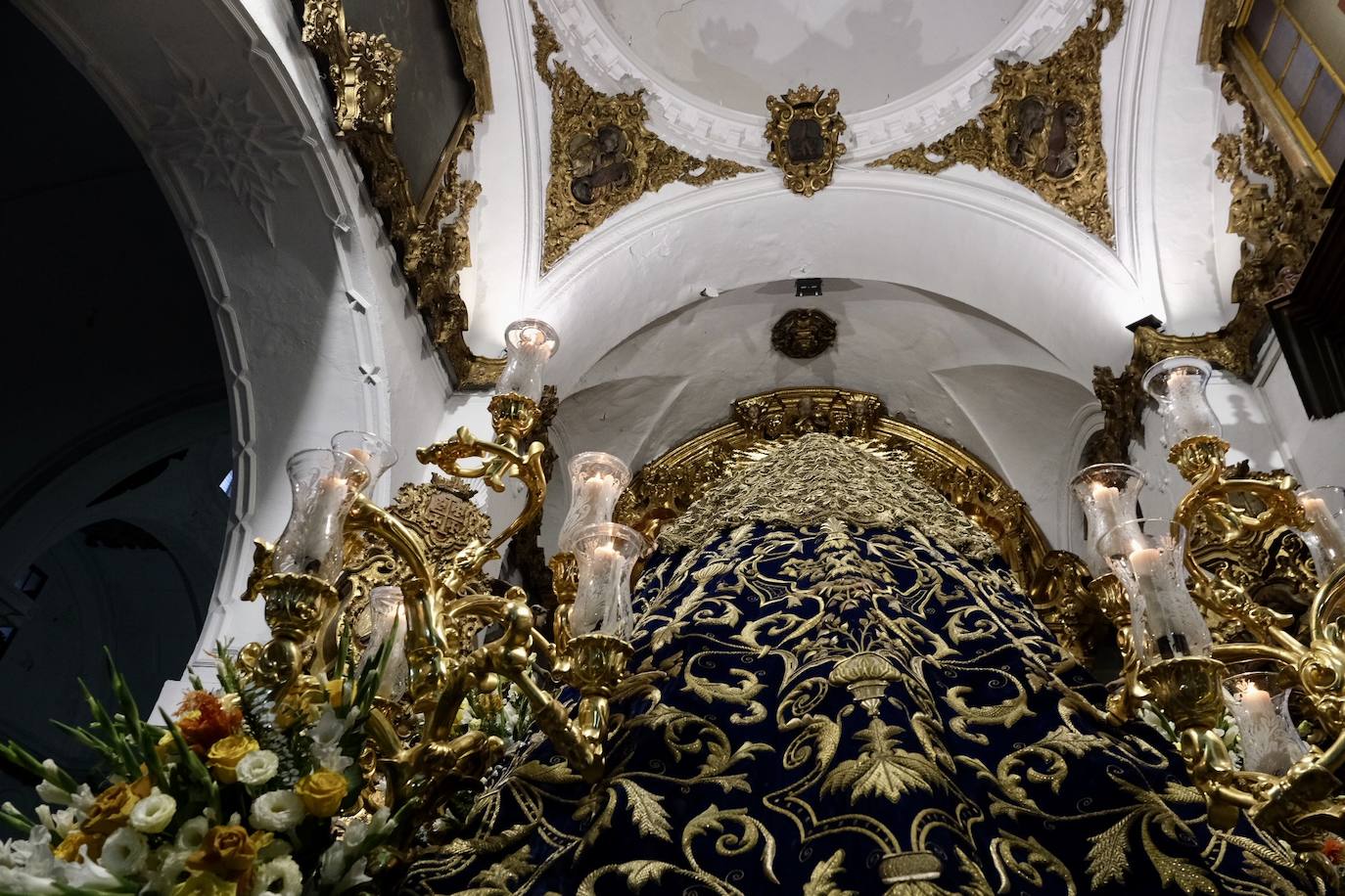 La Virgen de las Penas, en el barrio de Santa María antes de ir a Catedral para su coronación