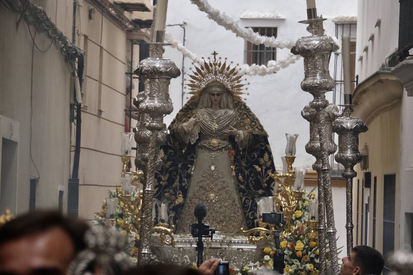 La Virgen de las Penas, en el barrio de Santa María antes de ir a Catedral para su coronación