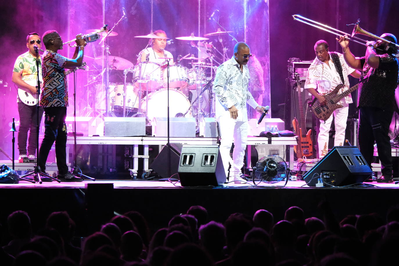 En imágenes: Jerez baila funky al ritmo de Kool&amp;The Gang