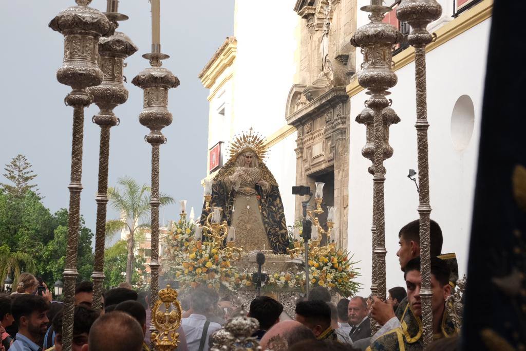 La Virgen de las Penas, en el barrio de Santa María antes de ir a Catedral para su coronación