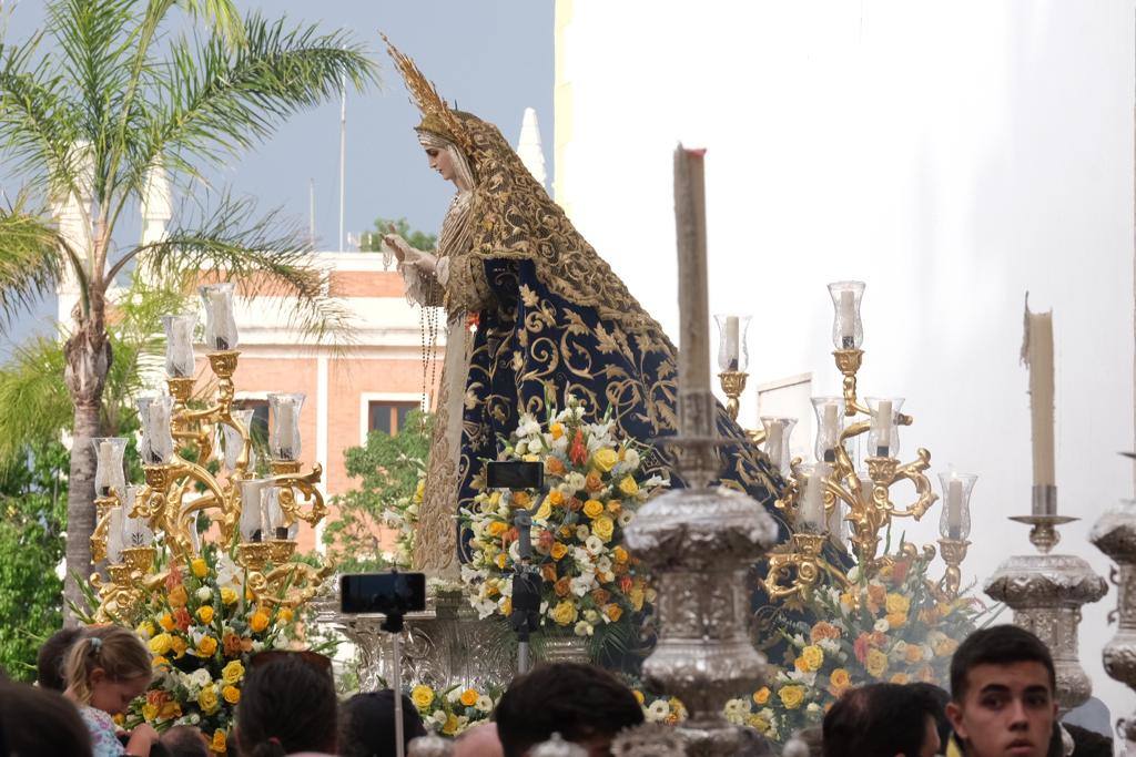 La Virgen de las Penas, en el barrio de Santa María antes de ir a Catedral para su coronación