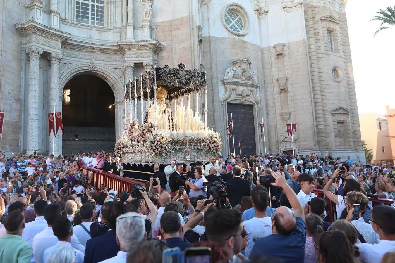 Fotos: La Viña se entrega a su Virgen de las Penas el día de su coronación