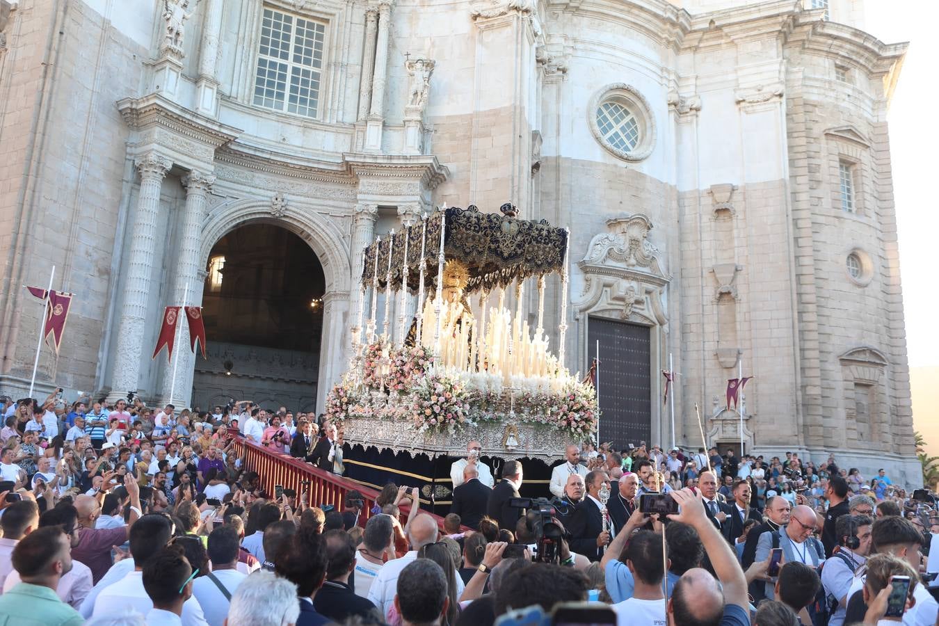 Fotos: La Viña se entrega a su Virgen de las Penas el día de su coronación