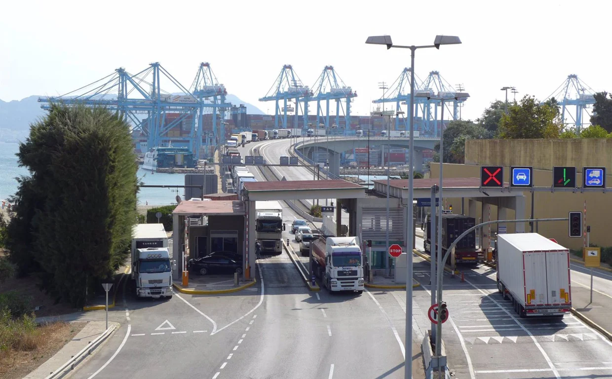 Un tren de mercancías se sale de la vía en el Puerto de Algeciras