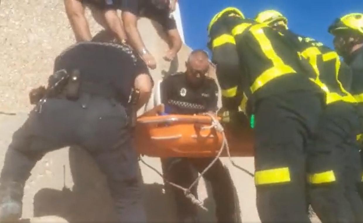 Herido tras sufrir una caída en    el espigón de la playa de La Puntilla en El Puerto