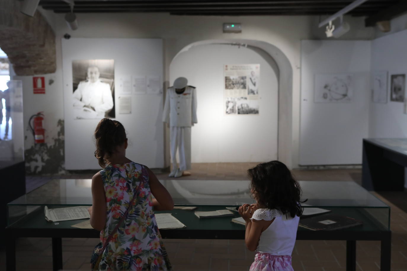 Las imágenes de la exposición sobre la explosión de Cádiz de 1947