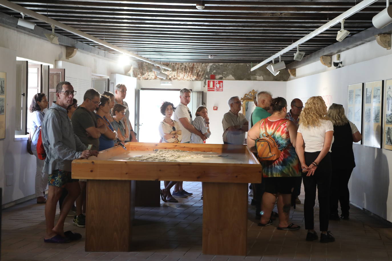 Las imágenes de la exposición sobre la explosión de Cádiz de 1947