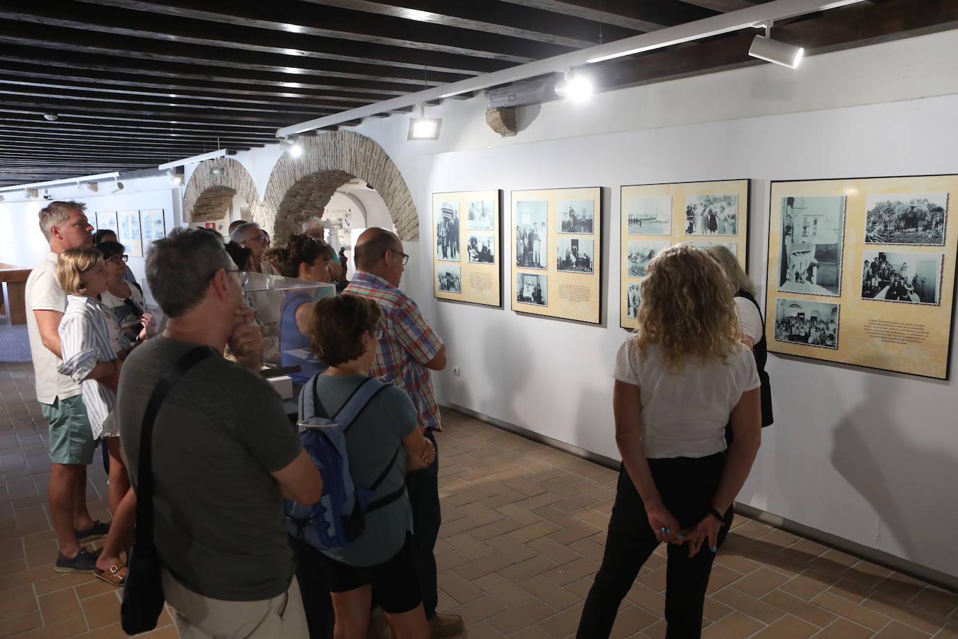 Las imágenes de la exposición sobre la explosión de Cádiz de 1947